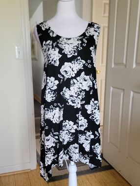 Topping Black & White Floral Scoop Neck Swing Dress